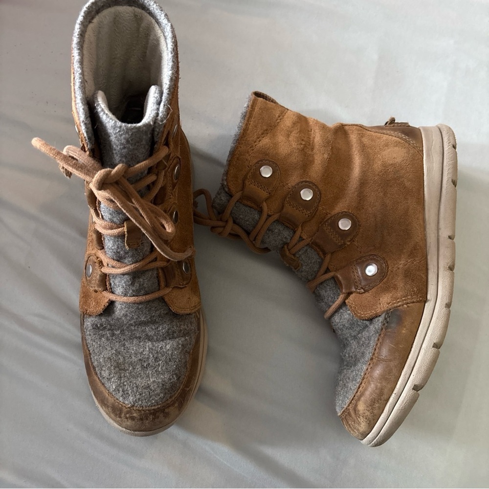 SOREL Explorer Joan Boot Waterproof Leather Laced Winter Booties Gray Brown Sz 8